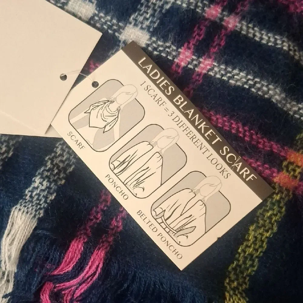 Ladies BlaPlaid Fringe Scarf in Pink and Blue